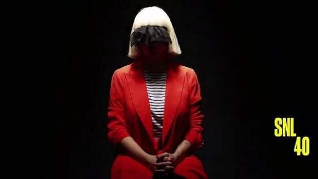 Sia выступила на Saturday Night Live 17 января 