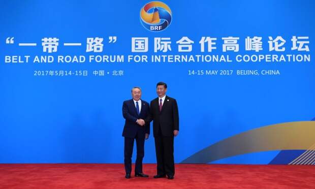 Бывший президент Казахстана Нурсултан Назарбаев и председатель КНР Си Цзиньпин на форуме международного сотрудничества «Один пояс, один путь» 
