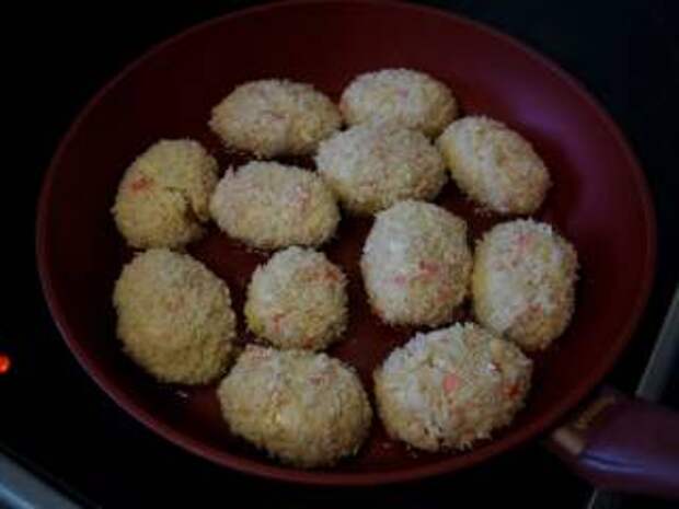 Пошаговый рецепт: Котлеты из крабовых палочек с сыром - Шаг 10