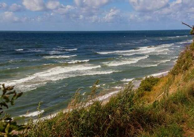 Огромные волны поднимутся на побережье Сочи