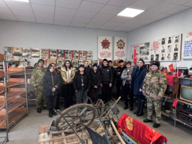 В Северной Осетии инспекторы ПДН Моздокского района вместе с руководителем поискового отряда «Поиск» провели для подростков экскурсию по местам боевой славы Моздокского района
