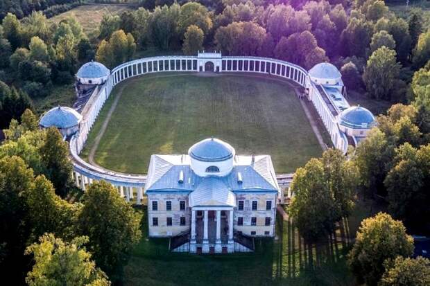 Величественный дворцово-парковый комплекс екатерининской эпохи. /Фото: livejournal.com Величественный дворцово-парковый комплекс екатерининской эпохи. /Фото: livejournal.com
