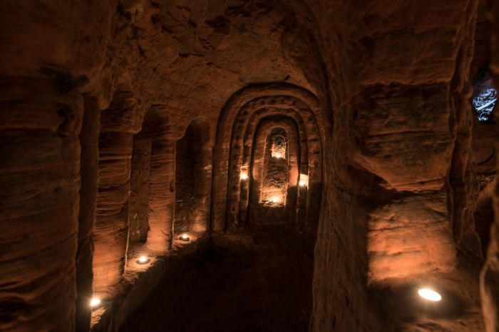 Кроличья нора 700 лет скрывала за собой вход в пещеру тамплиеров (7 фото)