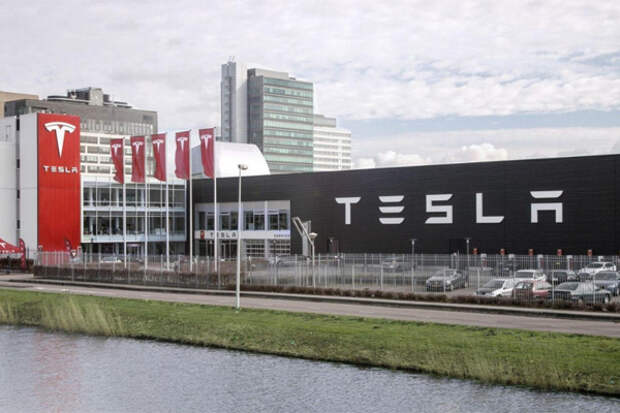 Tesla_ofis