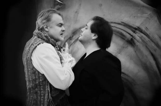 В МГТ Безрукова бушуют шекспировские страсти