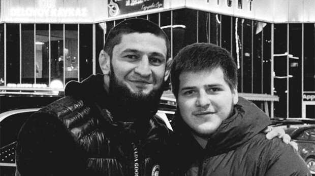 Боец UFC Чимаев выложил фото с Адамом Кадыровым после постов о ДТП с их участием