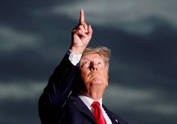 Трамп повысил пошлину на весь мир с 10 до 15%