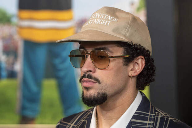 Bad Bunny берет штурвал: рэпер дебютирует в главной роли исторического вестерна