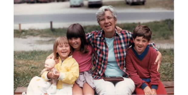 Вера Рубин со своими внучками и внуком в Шамони
