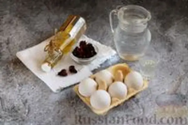 Фото приготовления рецепта: Пасхальные яйца, окрашенные каркаде - шаг №1