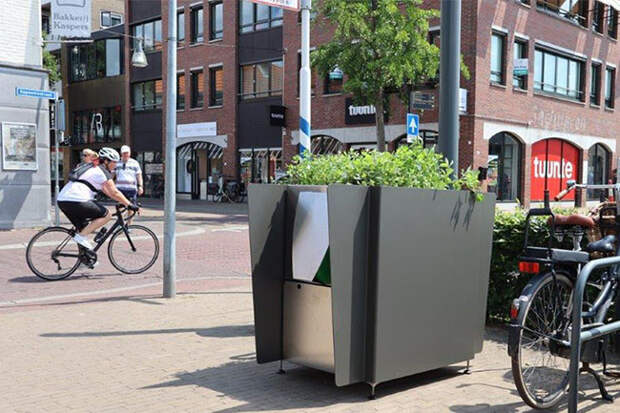 В Амстердаме (где же еще) установили уличные туалеты с коноплей внутри. Это экологично и сохраняет чистоту в городе