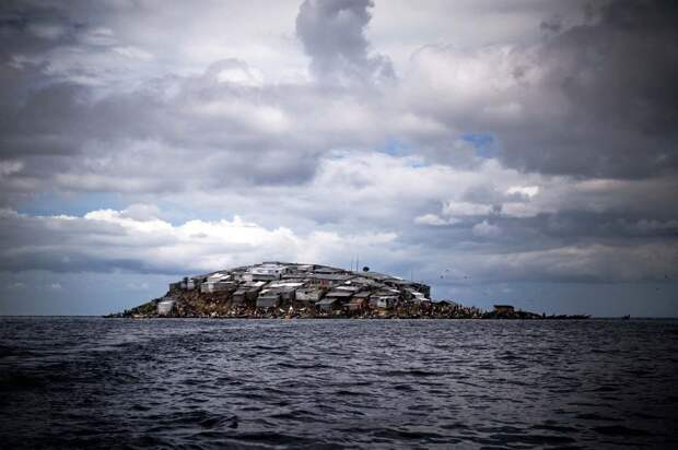 Мгинго – самый густонаселенный остров в мире Migingo02 Мгинго – самый густонаселенный остров в мире