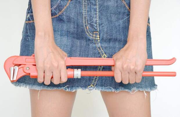 От туалетов до смартфонов и автомобилей: почему все в мире разрабатывается для мужчин и неудобно для женщин?