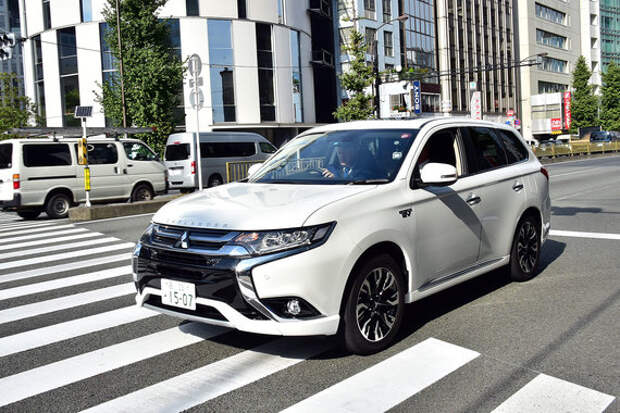 Гибридный кроссовер Mitsubishi Outlander PHEV – также один из лидеров европейского рынка в 2016 г. Продажи в Европе – 21 300 шт., в мире – 27 850 автомобилей