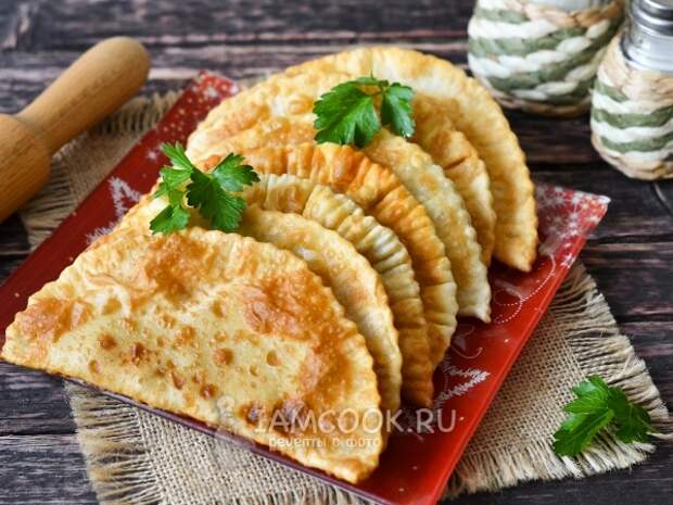 Чебуреки с сыром и сырой картошкой — рецепт с фото пошагово