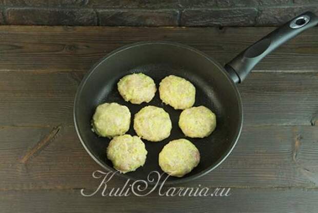 Куриные котлеты с кабачком и манкой в духовке. Куриные котлеты с кабачком и манкой