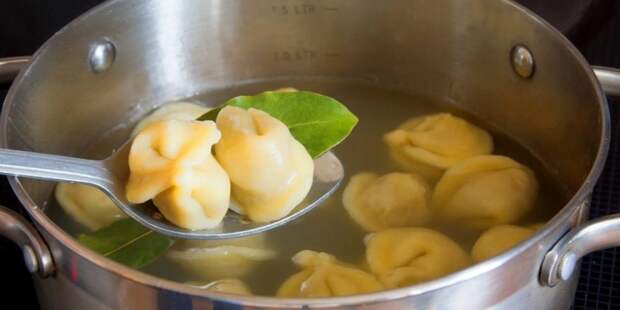 Секрет начинки: чем на самом деле опасны дешевые пельмени