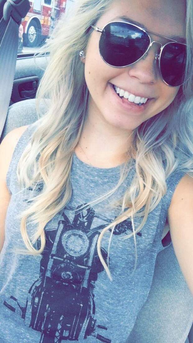 Ride along with the hottest car selfies (32 Photos) Ride along with the hottest car selfies (32 Photos)