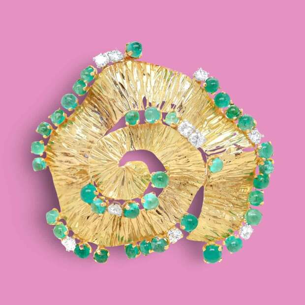 Изумрудно-бриллиантовая брошь от Эндрю Гримы