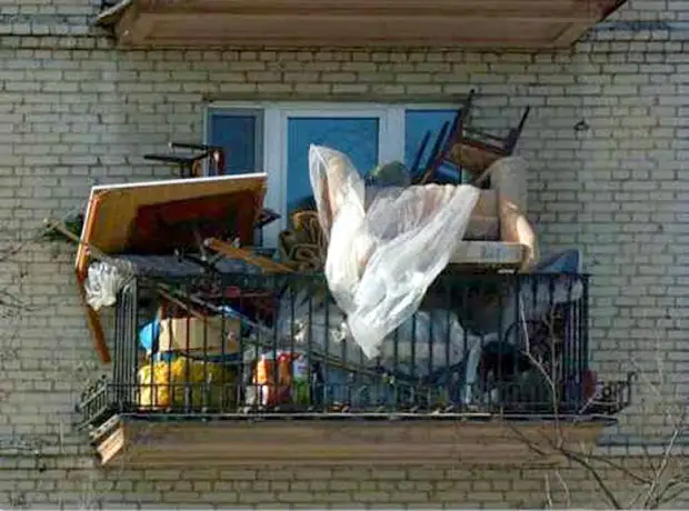 Привычка не выбрасывать старые и сломанные вещи.