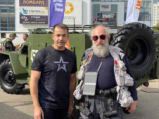 Певцов и Вассерман приняли участие в шествии «Военно-Технического общества». Автор фото: Андрей Летов