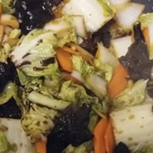 Пекинская капуста с древесными грибами