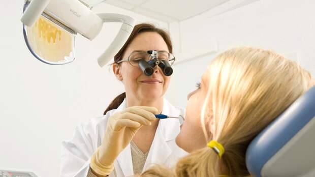 Врач Наджафов: снимок зуба с помощью визиографа снижает дозу облучения для детей