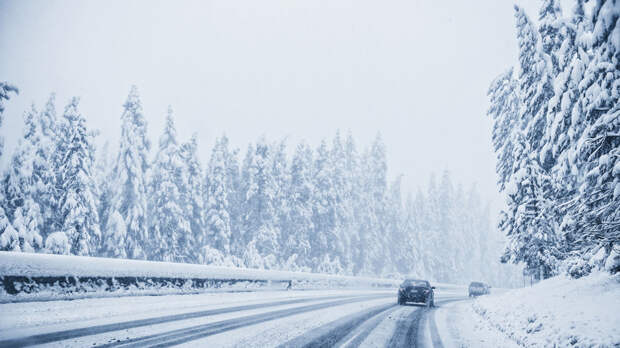 Автоэксперт Сажин: не стоит увлекаться скоростью в метель