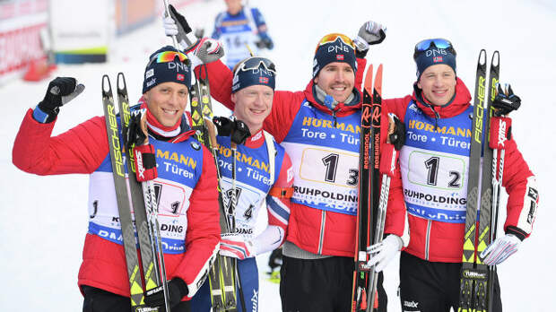 Биатлонисты сборной Норвегии Ларс Хельге Биркеланн, Йоханнес Бё, Эмиль Хегле Свендсен и Тарьей Бё (слева направо)