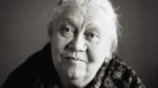 Актриса Стаханова раскритиковала артистов за жалобы на маленькую пенсию