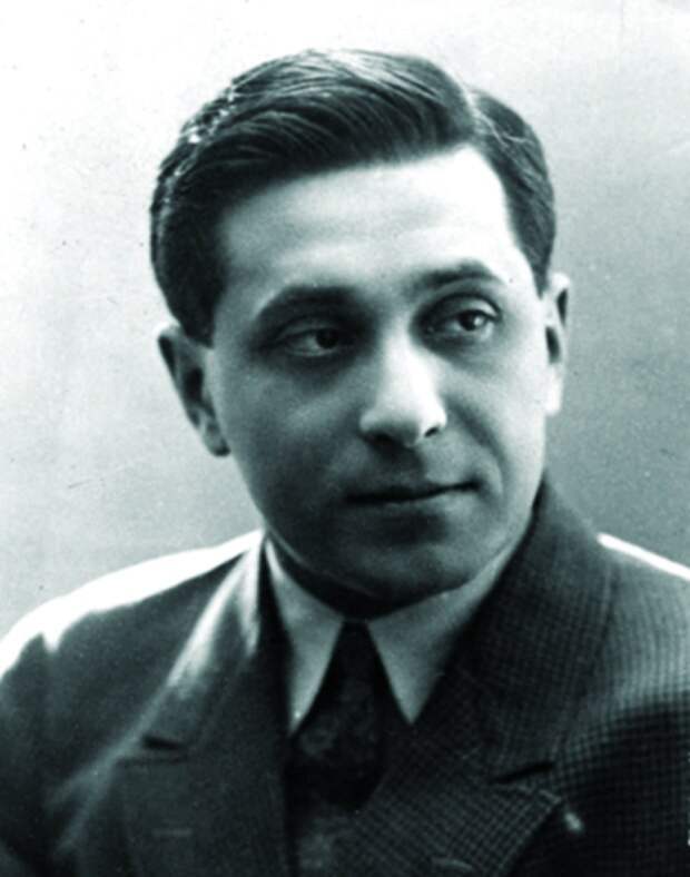 mihail_zoshenko_raspiska_chitaet_avtor.jpg