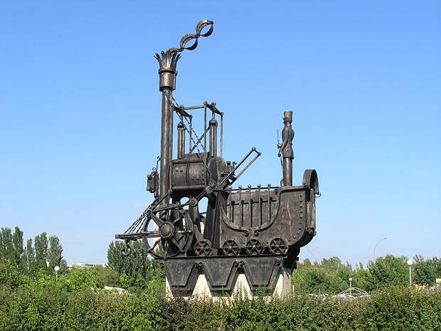 File:History of transport monument, locomotive, Togliatti, Russia.JPG