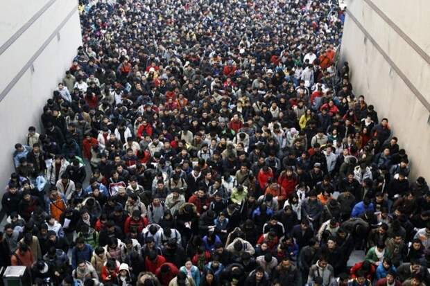 Люди ждут открытия торгового центра в Пекине интересное, люди, масса, перенаселение, скопление, толпа