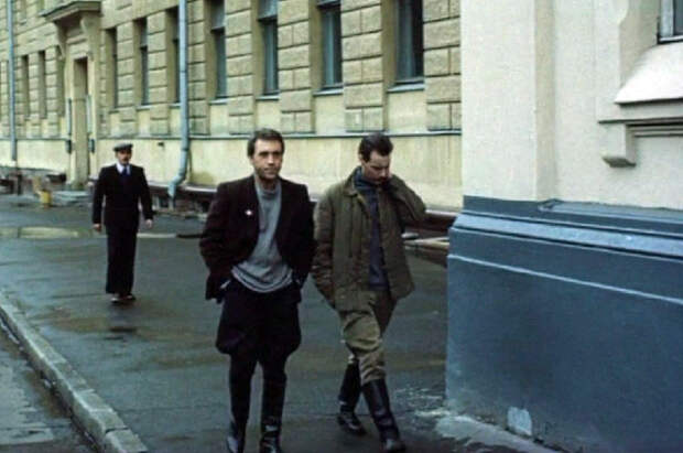 Дальше перед нами — знаменитая Петровка, 38.