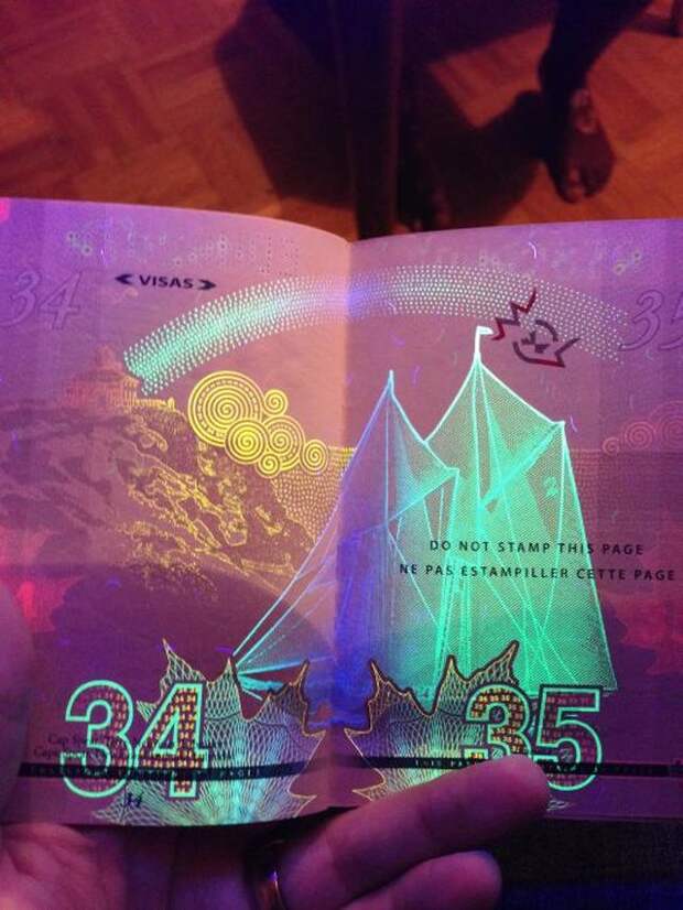CanadianPassport16 Новый паспорт гражданина Канады в свете ультрафиолета