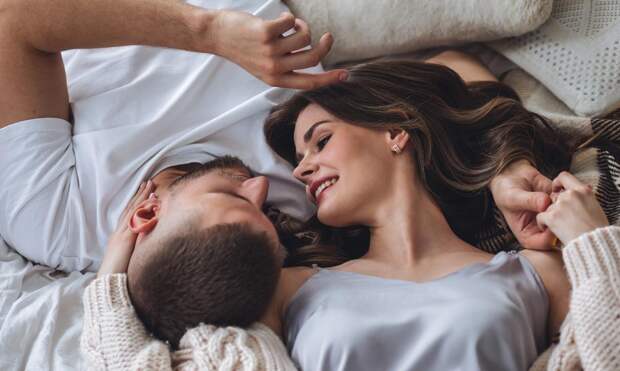 Привычка перед сном, которую практикуют счастливые пары. И дело даже не в сексе