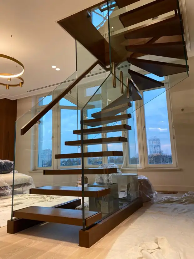 Стеклянные лестничные конструкции