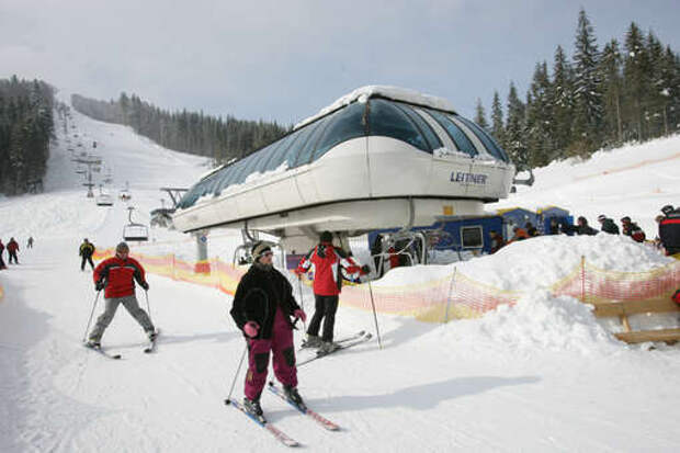 «Страна.ua»: украинцы массово едут на курорт Буковель, где нет проблем со светом