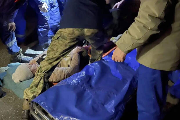 В Приморье эвакуировали семейную пару с травмами ног со склона горы Фалаза