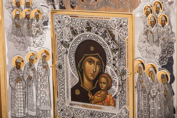 День памяти чудотворной Петровской иконы Божией Матери: значение праздника, мощные молитвы 6 сентября 2024 года