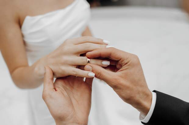 Свадебного рилсмекера засудили на сотни тысяч рублей за непонравившийся ролик