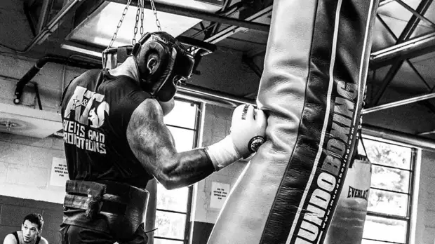 Бывший соперник Усика назвал «подставой» проваленный допинг-тест.