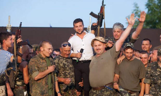 Актеры Федор Добронравов и Татьяна Кравченко отказались сниматься в новых сериях популярного сериала «Сваты» в знак протеста против политической позиции продюсера сериала Зеленского, который поддерживает киевскую власть и АТО Актеры Федор Добронравов и Татьяна Кравченко отказались сниматься в новых сериях популярного сериала «Сваты» в знак протеста против политической позиции продюсера сериала Зеленского, который поддерживает киевскую власть и АТО