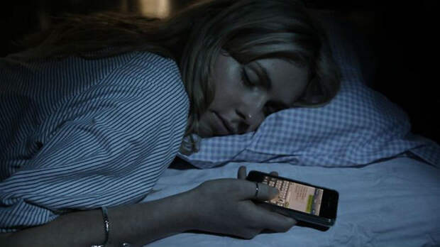 Учёные рассказали, почему категорически не рекомендуется спать со смартфоном