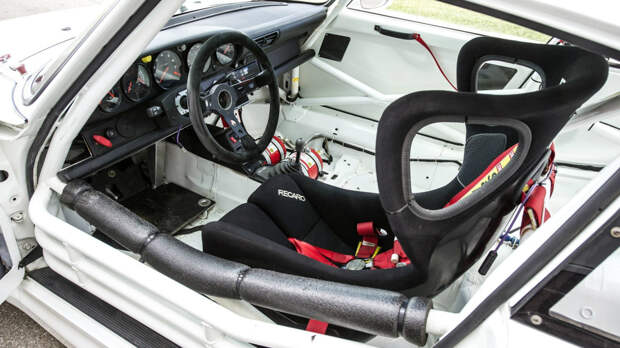 На аукцион выставили купе 911 GT2 Evo