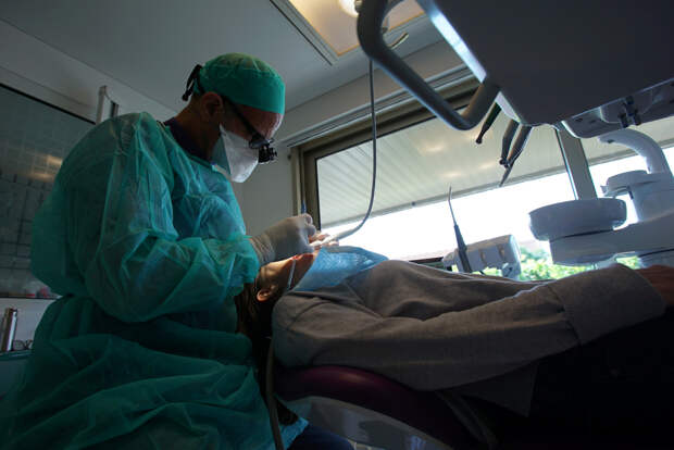 Стоматологический бур провалился в бронхи россиянина во время лечения зубов в клинике