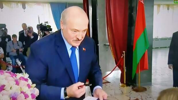 Пять листов от Путина: Президент России объяснил Лукашенко ситуацию с задержанными...