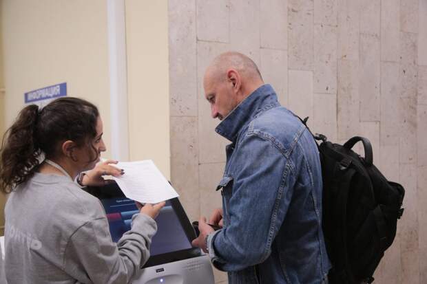 Кандидат в контрактники в пункте на улице Яблочкова. Фото: Андрей Дмытрив