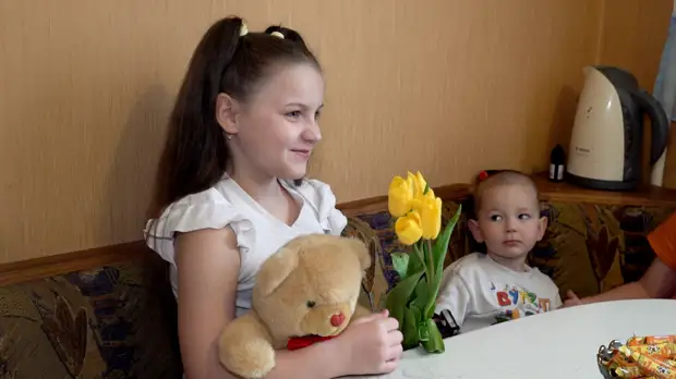 Глава Медиагруппы «Патриот» посетил беженцев из Донбасса и поздравил женщин с 8 Марта