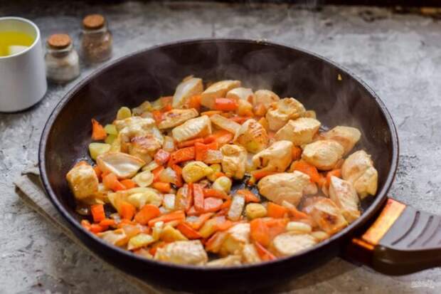 паэлья испанская рецепт сковорода с мясом и морковью